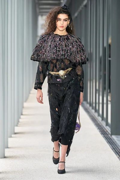 Look 49
